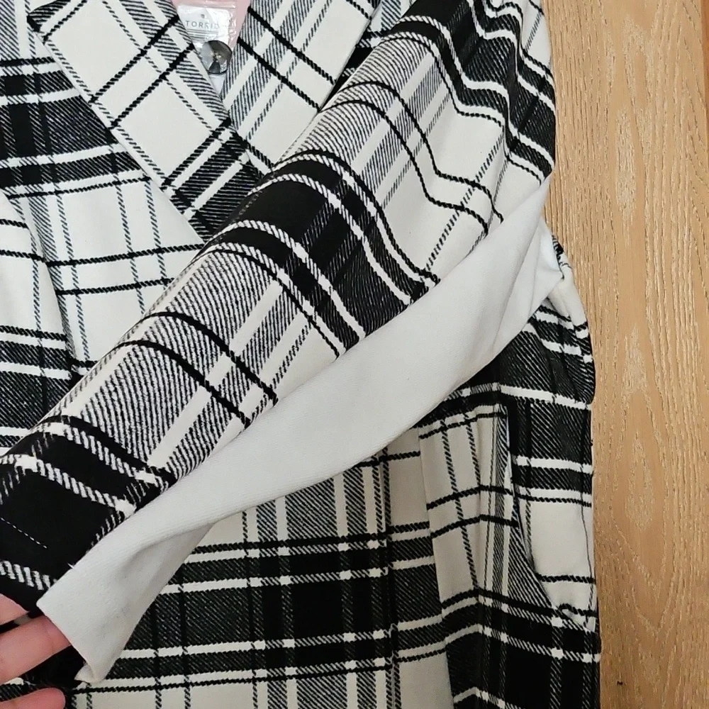 Black and White Plaid Women's Coat - Picture 4 of 8